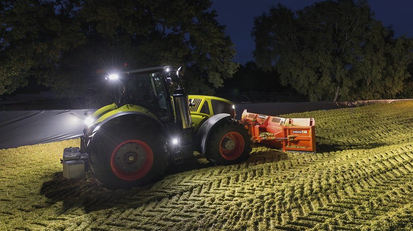 Umatec Claas Présente Une Nouvelle Génération De Tracteurs De Forte Puissance Axion 900 2852